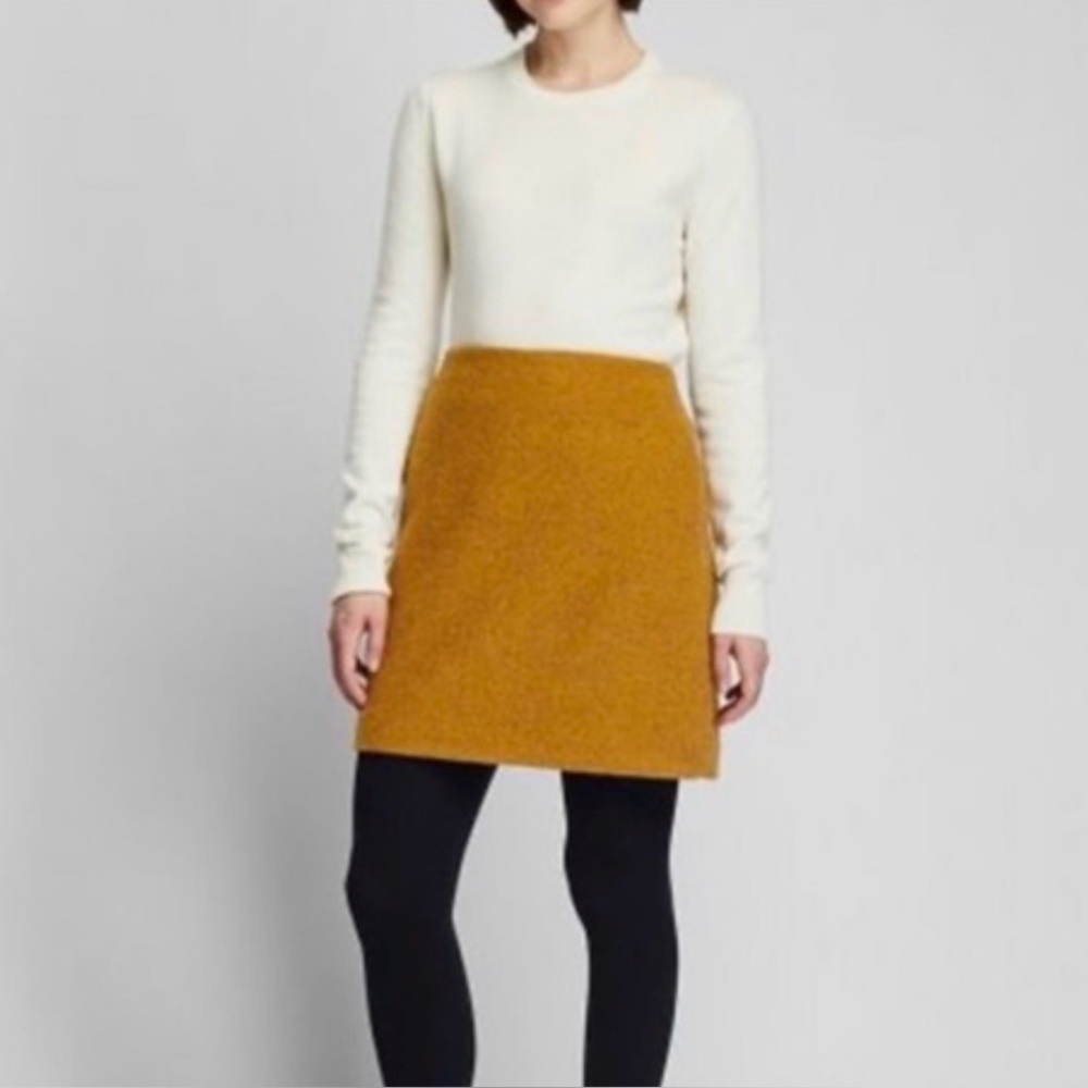 Uniqlo Women’s Wool Blend Mini Skirt in Mustard Yellow Color sz S